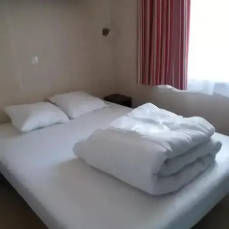 Zecamping 3 Dog Friendly Avec Piscine Dans Un Environnement Calme Кемпинг