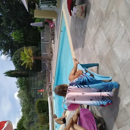 Zecamping 3 Dog Friendly Avec Piscine Dans Un Environnement Calme Parque de Campismo Junas