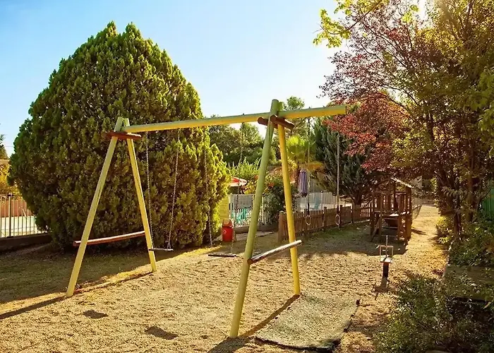 Zecamping 3 Dog Friendly Avec Piscine Dans Un Environnement Calme キャンプ場 3*