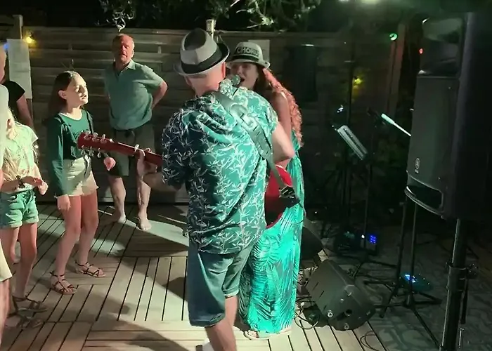 3 Etoiles - Piscine - Ccbefeg Junas